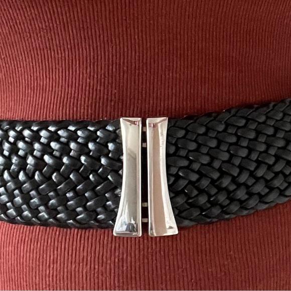 Fina Firenze Medium black woven/silver clasp with elastic back. 2.5” W x 32” L - Picture 6 of 8